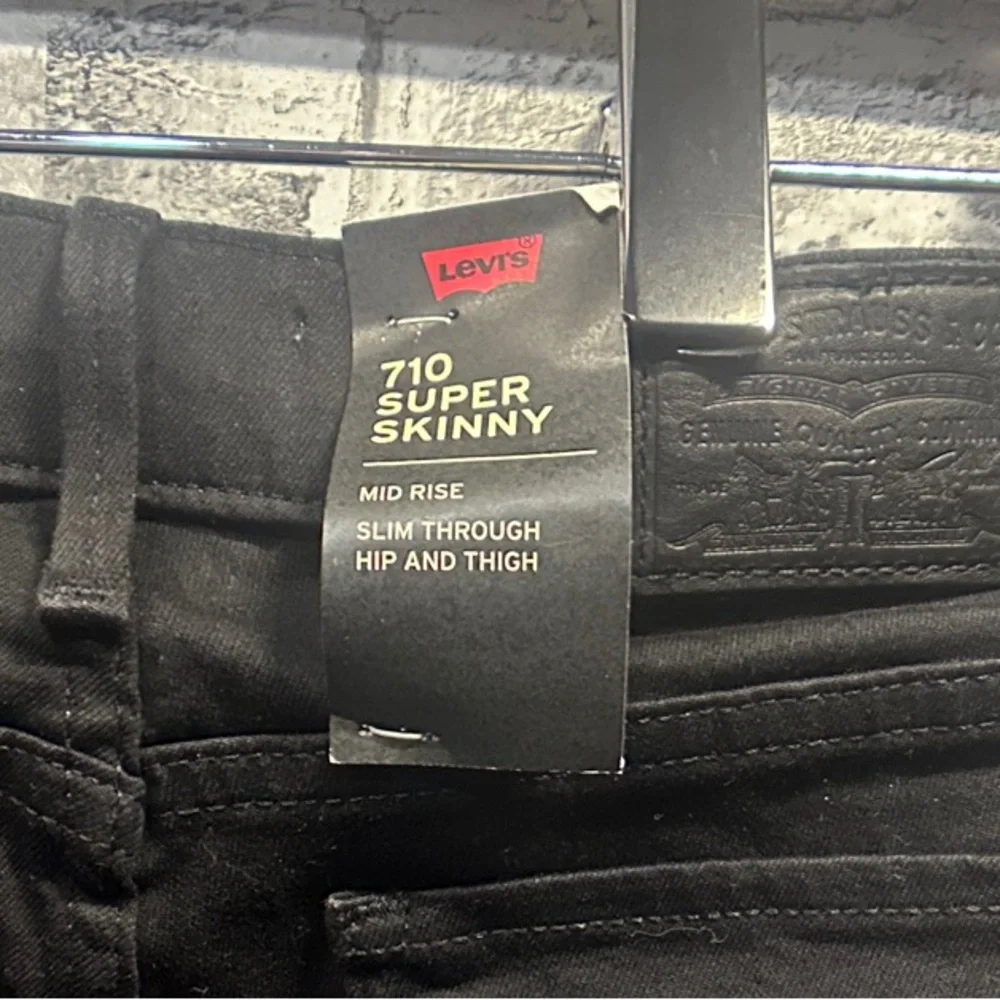 EUC Levi's Premium Black Skinny Jeans for Women - Picture 8 of 16